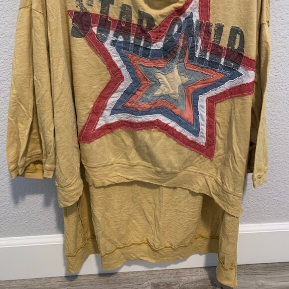 Magnolia Pearl Star Child Cotton Applique Hi Lo T-shirt - Picture 3 of 9